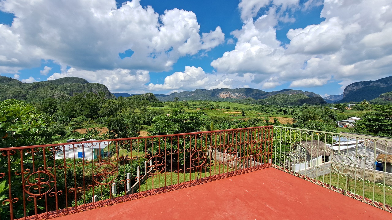 Casa-particular-rooftop-jmc-vinales-om-stay